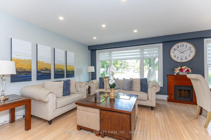 Property Photo:  2528 Truscott Drive  ON L5J 2B5 