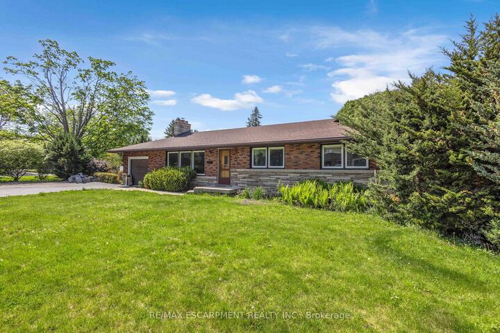 Property Photo:  626 Iroquois Avenue  ON L9G 3B4 