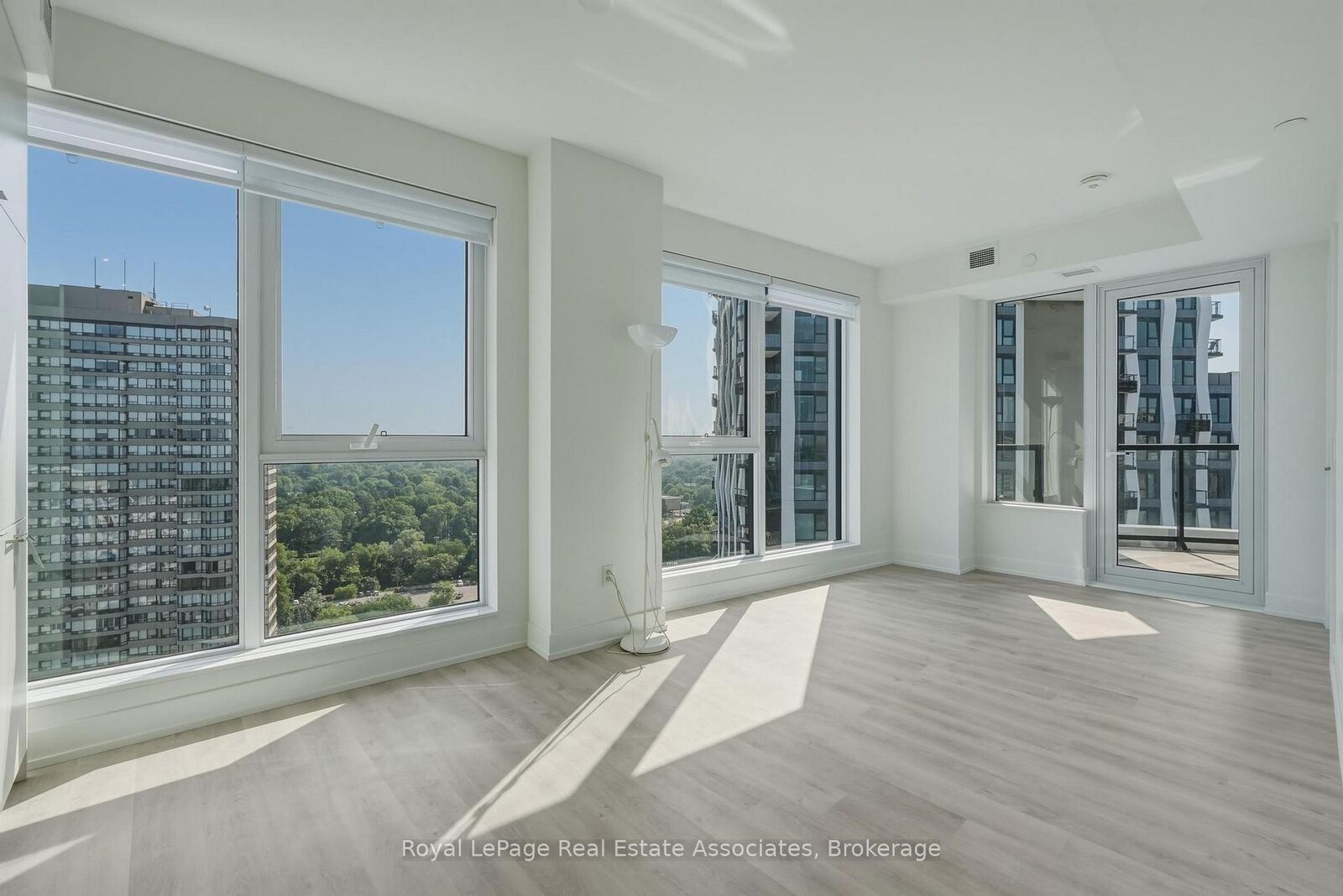 Property Photo:  25 Cordova Avenue 1804  ON M9A 0E5 