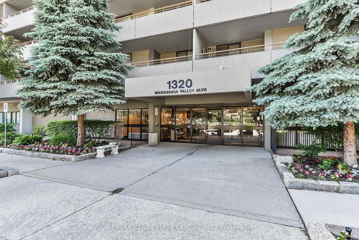 Property Photo: 1320 Mississauga Valley Boulevard 410 ON L5A 3S8
