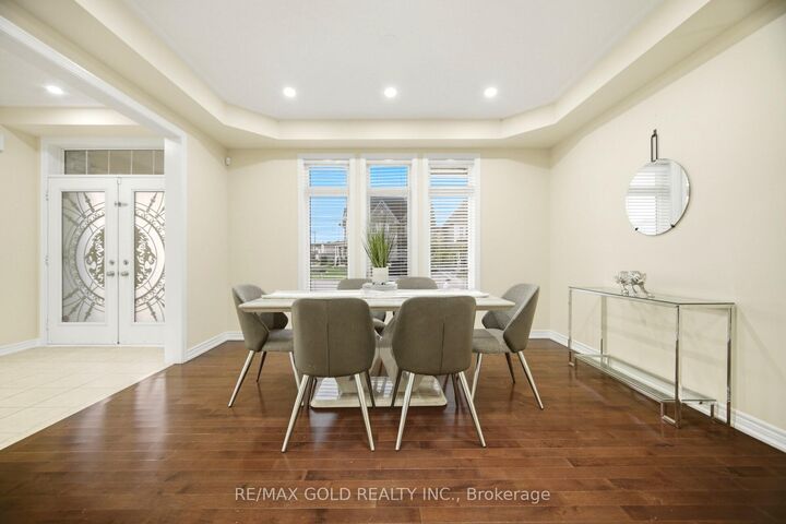 Property Photo: 49 Squire Ellis Drive ON L6P 4C2