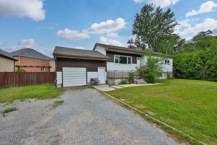254 Lakeland Crescent — photo 1