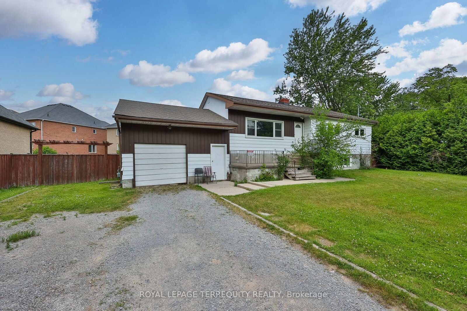 Property Photo: 254 Lakeland Crescent ON L4E 3A6