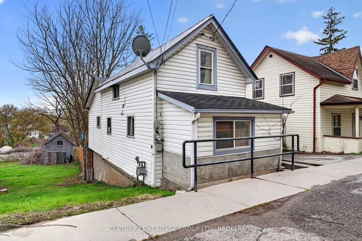 Property Photo: 326 Dundas Street ON K0K 1X0