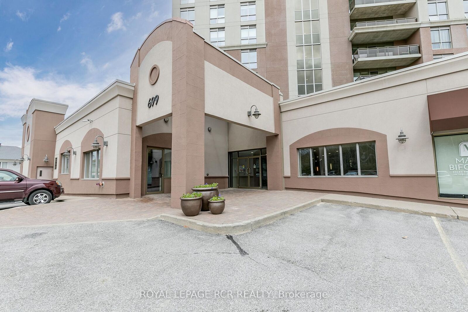 Property Photo: 699 Aberdeen Boulevard 608 ON L4R 5P2