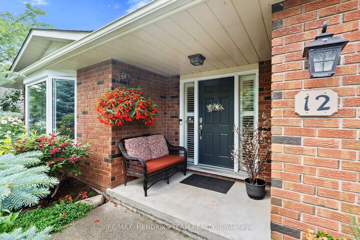 Property Photo:  12 Stonebridge Gate  ON L2S 3N1 