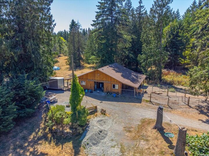 Property Photo: 3171 Decourcy Dr BC V9G 1E2