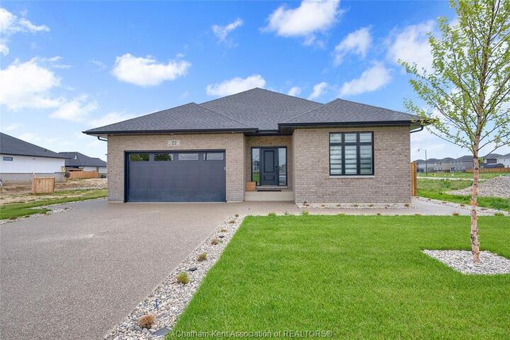 203 Rosewood Crescent — photo 1