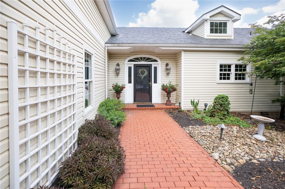 Property Photo:  811 Rockwood Ave  PA 15234 