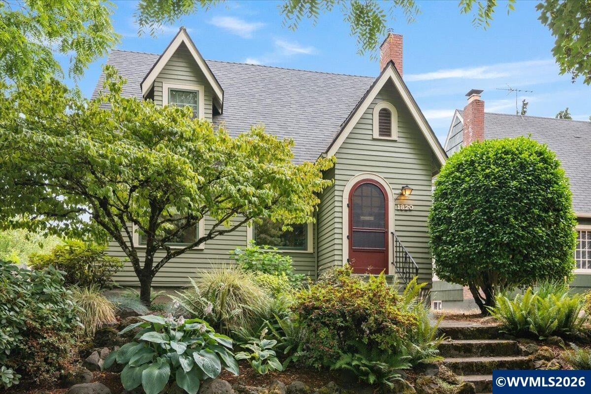Property Photo:  1820 19th St NE  OR 97301 