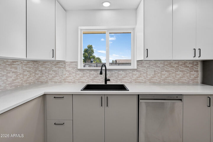 Property Photo: 2351 S Royal Palm Road AZ 85119
