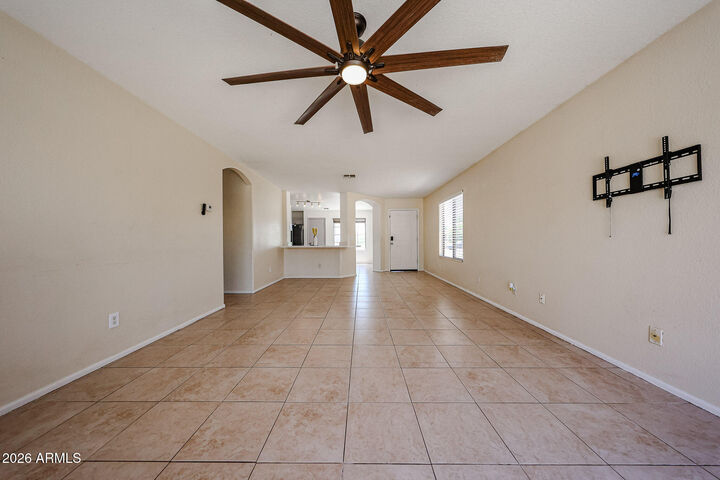 Property Photo: 1098 E Nardini Street AZ 85140