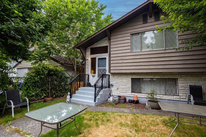 Property Photo: 2351 Hawthorne Avenue BC V3C 1X1