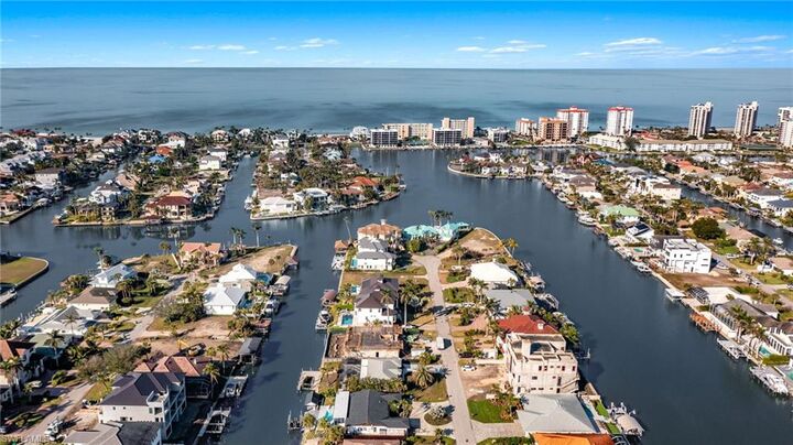 Property Photo:  418 Seabee Ave  FL 34108 