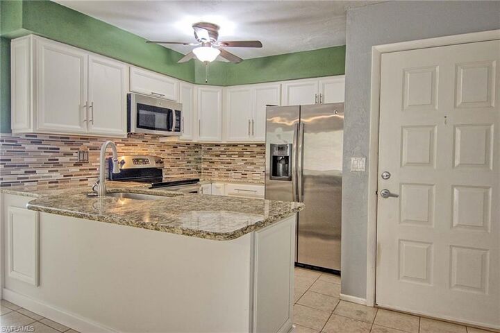 Property Photo:  1100 Pondella Rd 807  FL 33909 