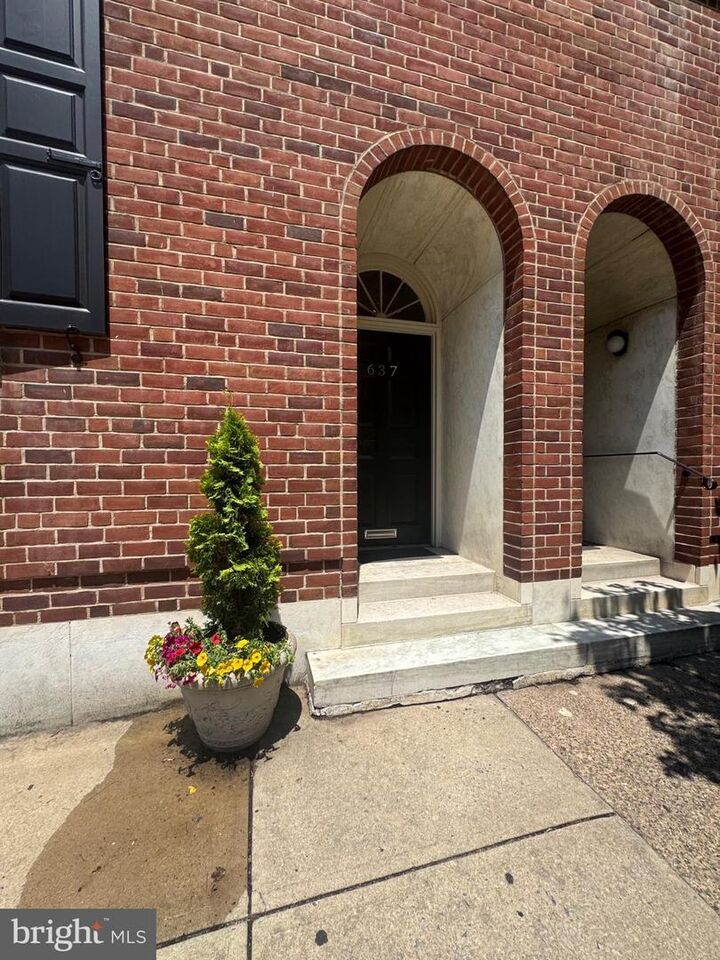 Property Photo: 637 Spruce Street PA 19106