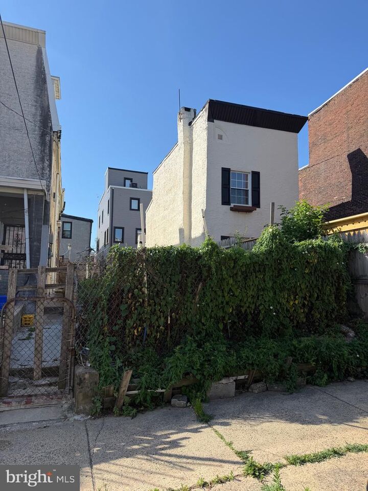 Property Photo:  2661 Emerald Street  PA 19125 