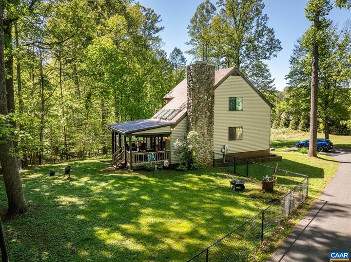 Property Photo: 2530 Gillums Ridge Ln VA 22903