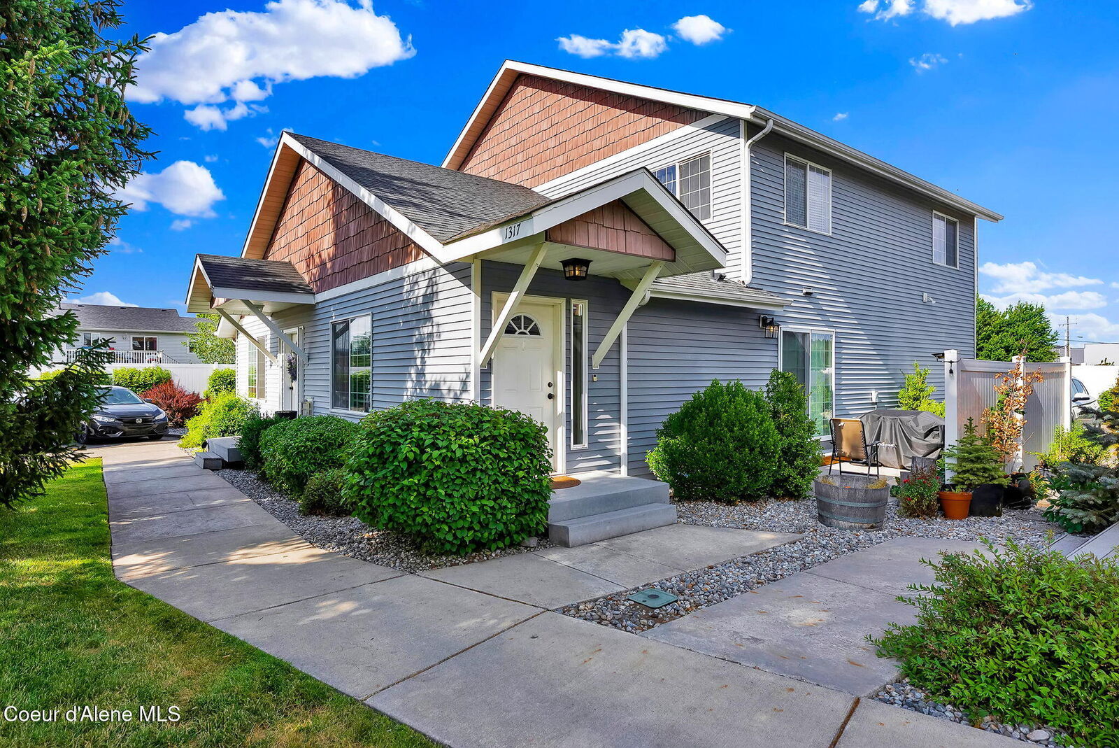 Property Photo:  1317 N Forsythia Cir  ID 83854 
