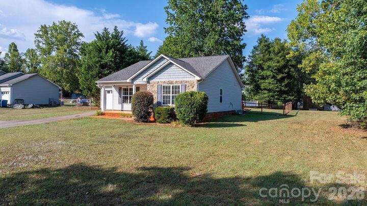 Property Photo:  3844 Bridle Path Drive  NC 28168 