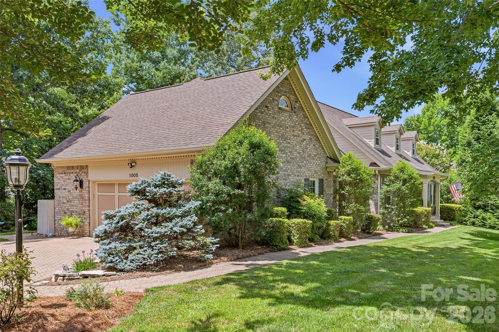 Property Photo:  1005 Windsor Drive  NC 28803 