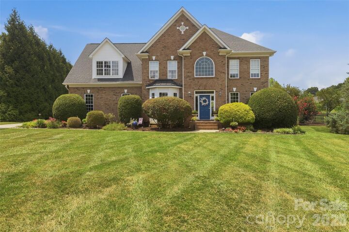 Property Photo: 6006 Embassy Court NC 28110