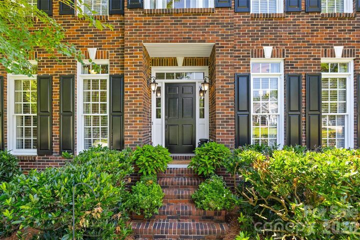Property Photo: 5301 Ravenglass Court NC 28173