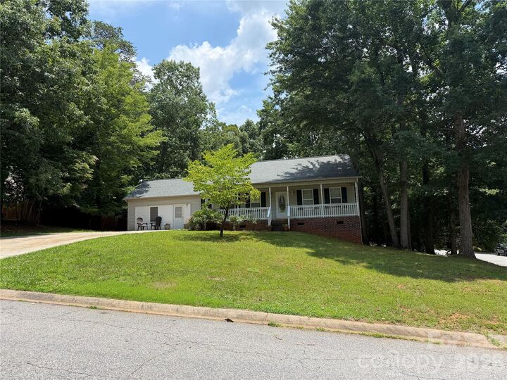 Property Photo: 147 Valley Glen Drive NC 28166