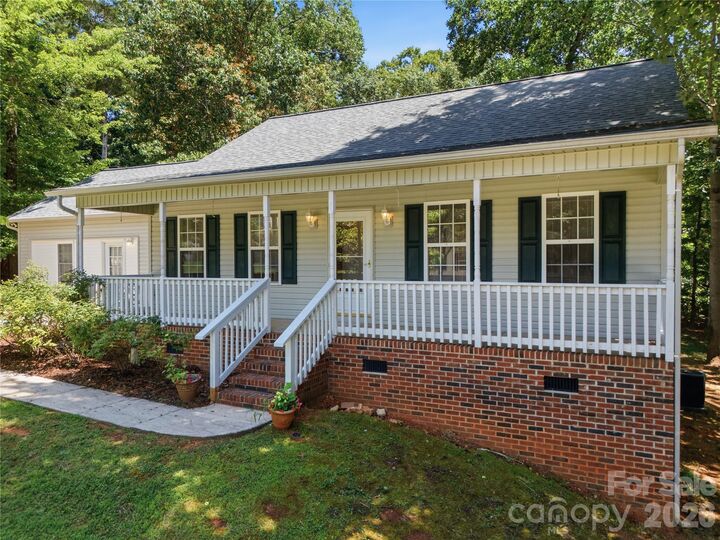 Property Photo: 147 Valley Glen Drive NC 28166