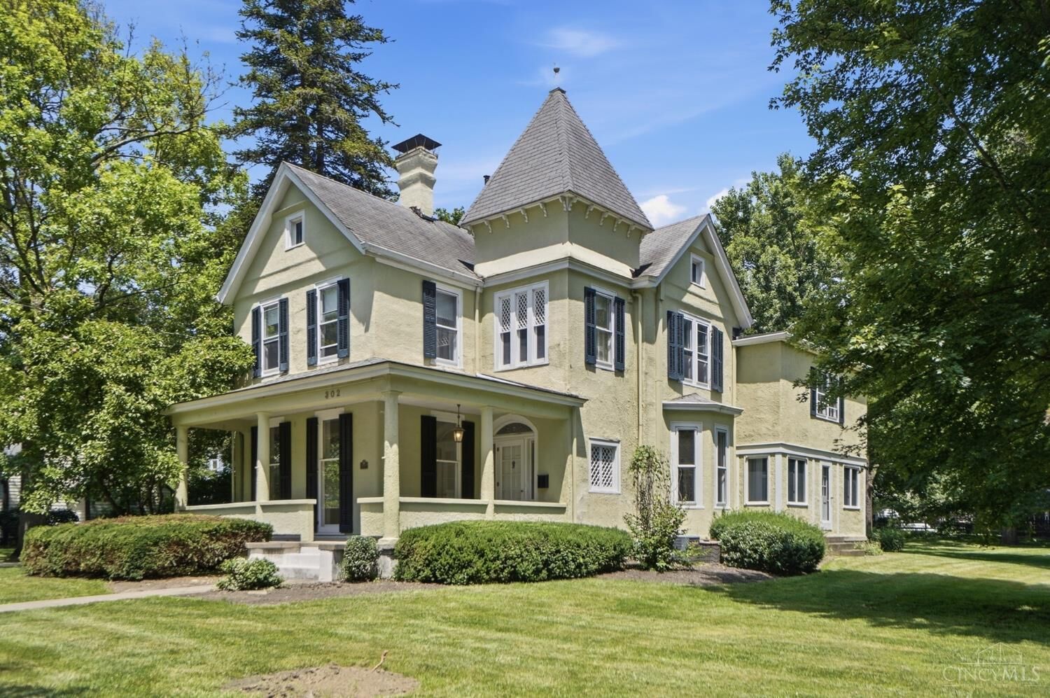 Property Photo: 302 Oxford Avenue OH 45174