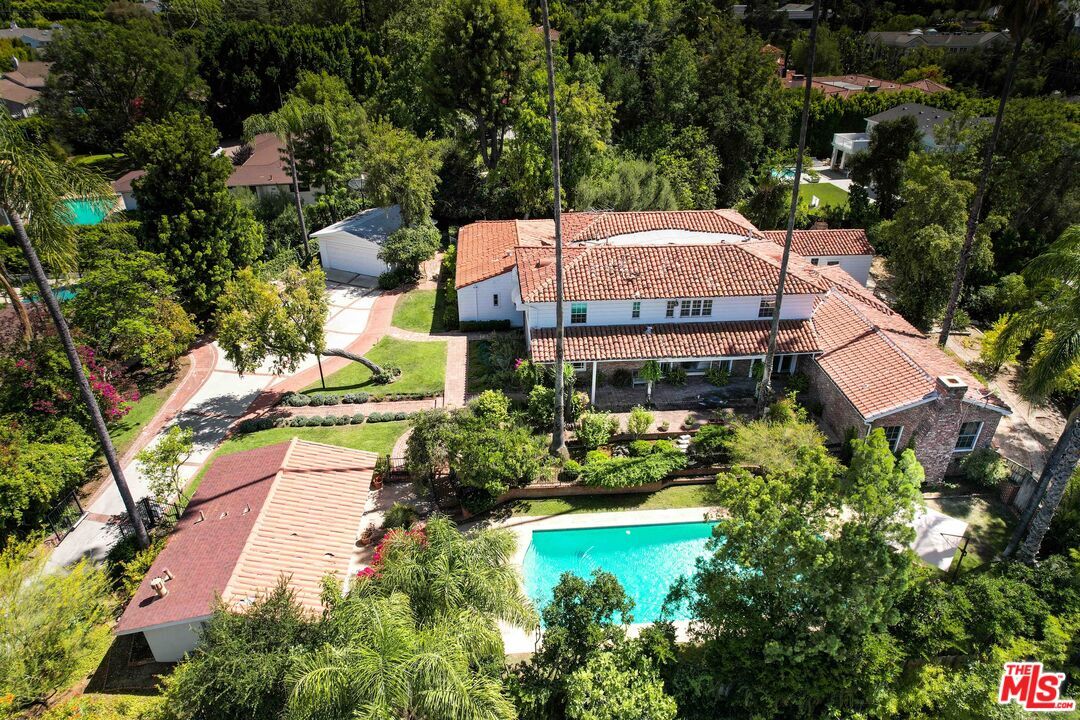 Property Photo:  17534 Corinthian Dr  CA 91316 