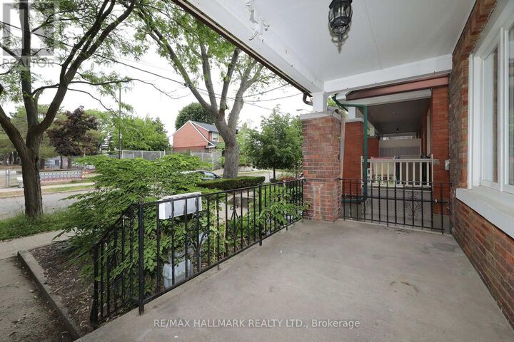 Property Photo:  259 Wolverleigh Boulevard  ON M4C 1S3 