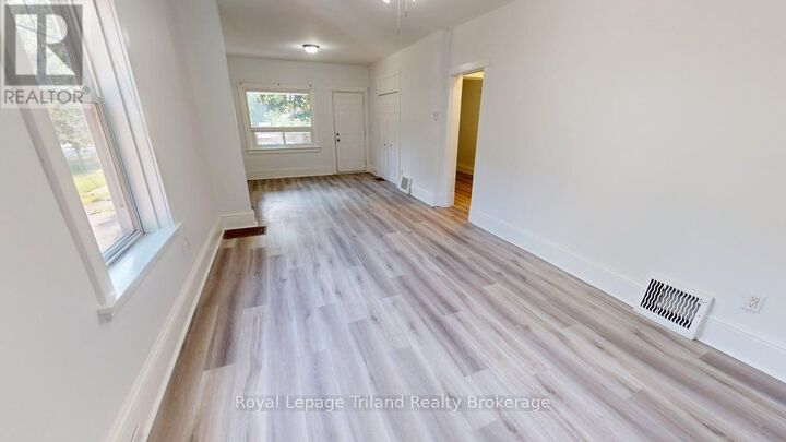 Property Photo: 279 Vansittart Avenue ON N4S 6G4