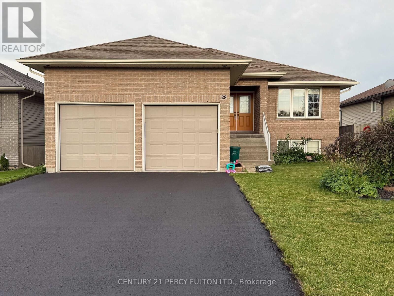 Property Photo: 28 Freedom Crescent ON K8V 0C1
