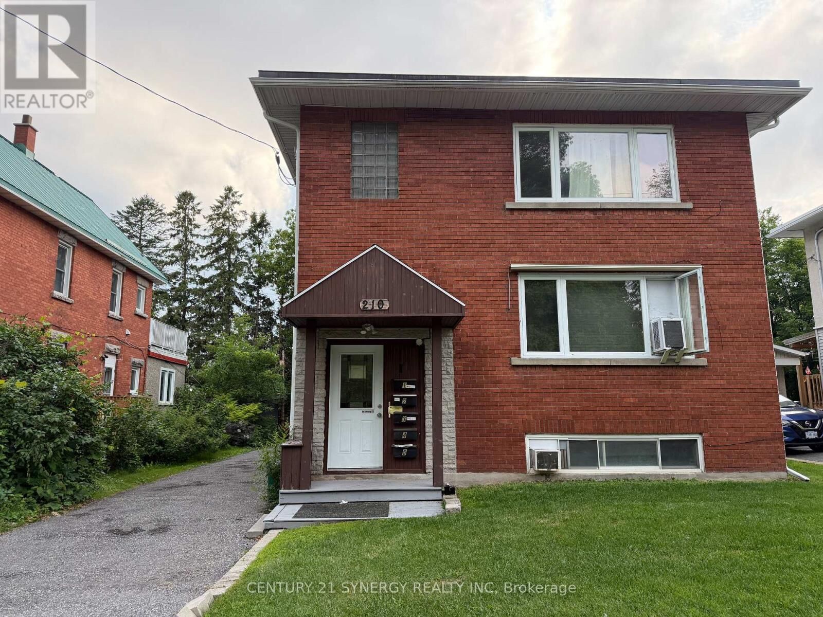 Property Photo: 210 Cantin Street 5 ON K1L 6T1