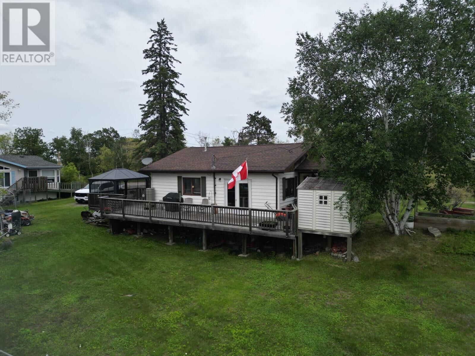 Property Photo: 528 Lake St ON P0X 1C0