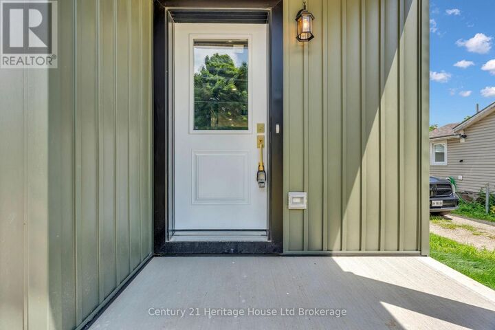 Photo de la propriété: 79 Metcalf Street ON N4S 3E9
