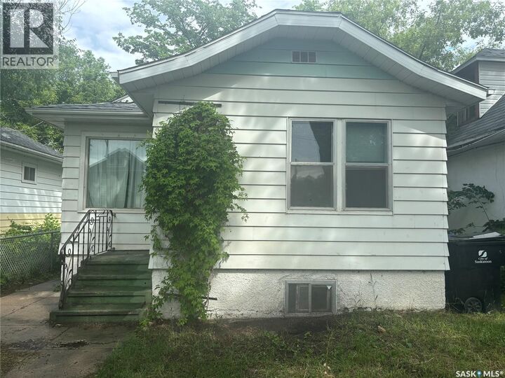 Property Photo:  416 I Avenue S  SK S7M 1Y4 