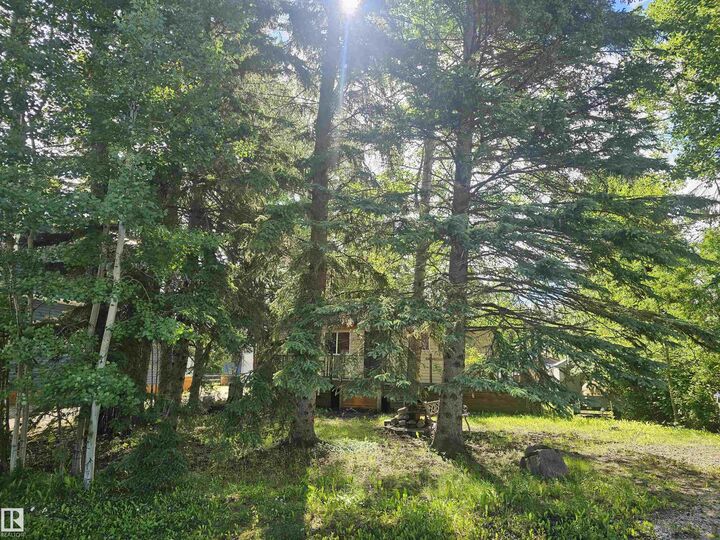 Property Photo: 813 8 Street AB T0E 0A2