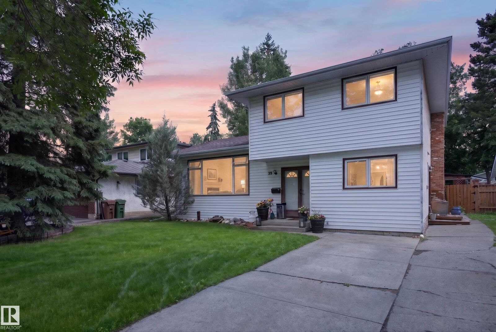 Property Photo:  59 Fair Oaks Drive  AB T8N 1P9 