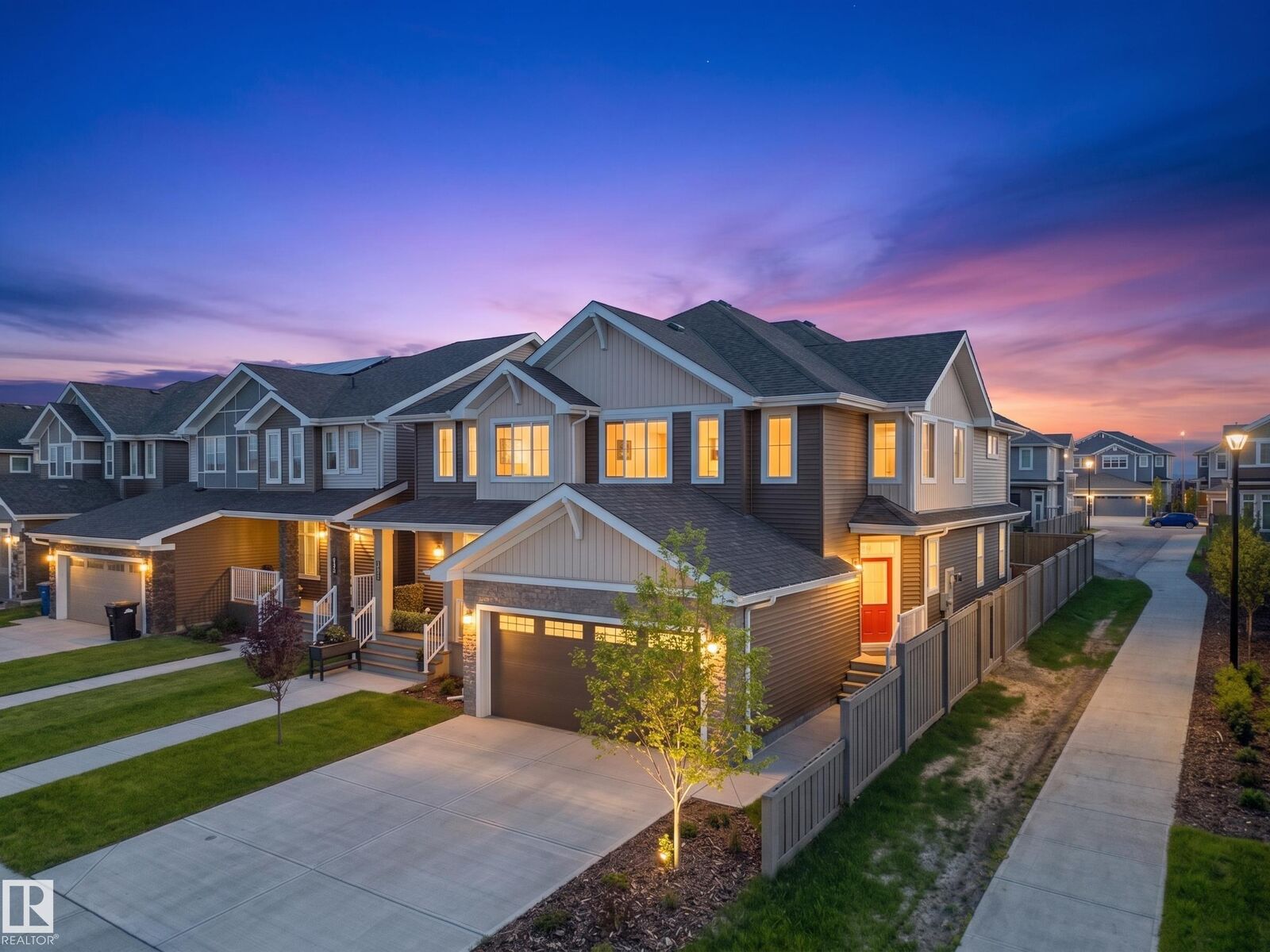 Property Photo:  3332 168 Street SW  AB T6W 5M2 
