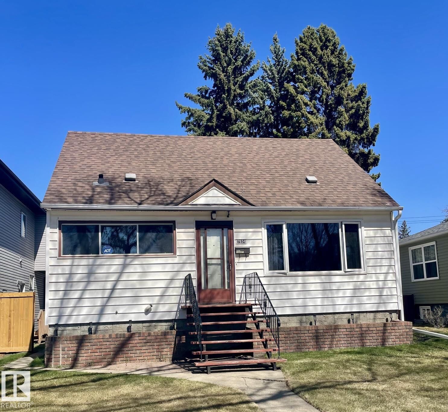 Property Photo: 7934 81 Avenue NW AB T6C 0V7