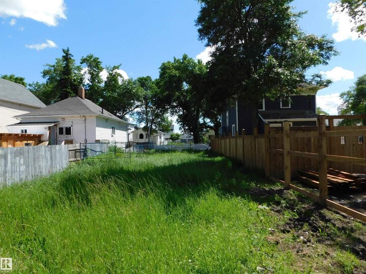 Property Photo:  9546 106A Avenue NW  AB T5H 0T2 