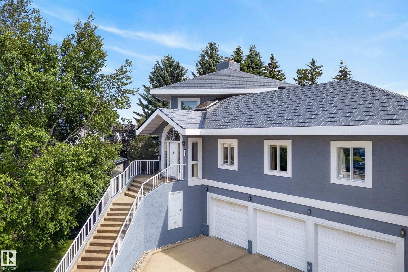 Property Photo: 17 High Ridge Crescent AB T8A 5E7