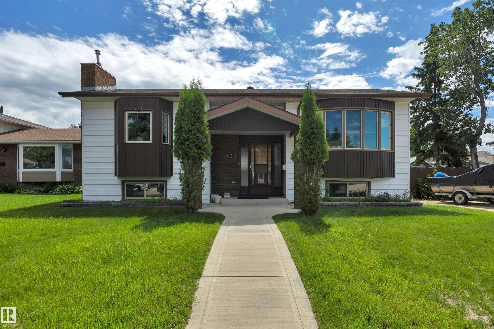 Property Photo:  138 Pine Drive  AB T9A 2V7 