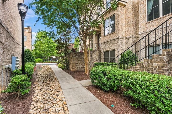 Property Photo:  519 Ansley Circle NE  GA 30324 