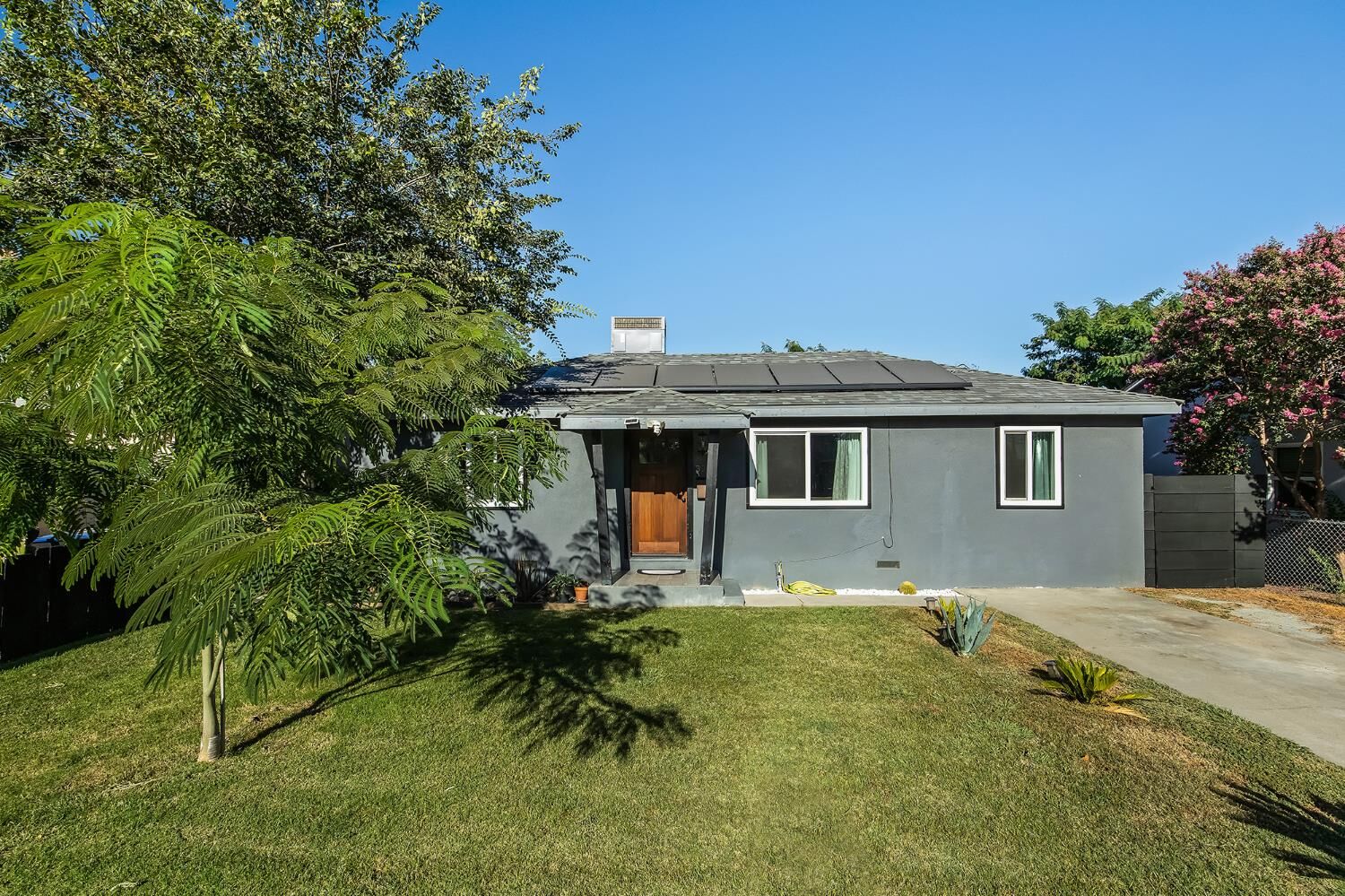 Property Photo:  820 S Bradley Street  CA 93292 