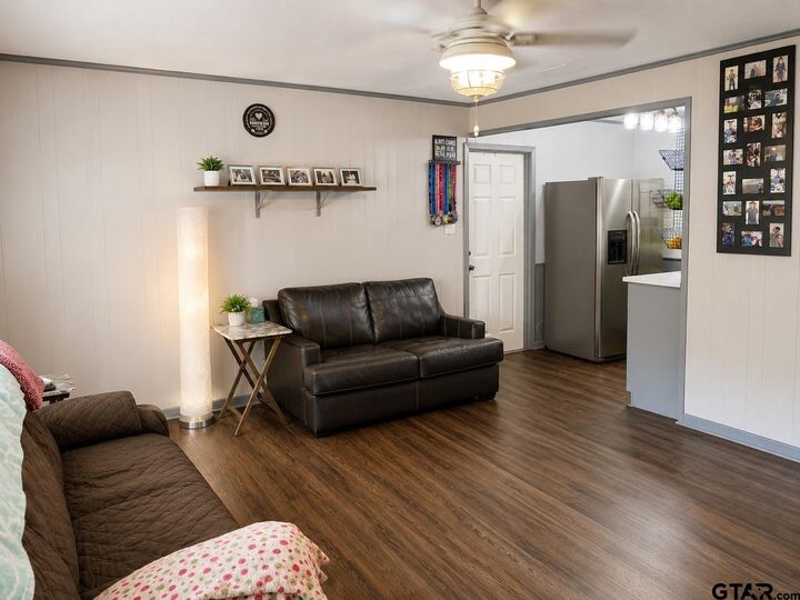 Property Photo:  409 Poe St  TX 75783 