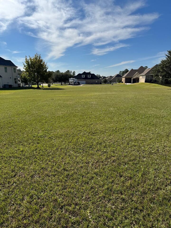 Property Photo: 5912 Oak Leaf Court TX 77304