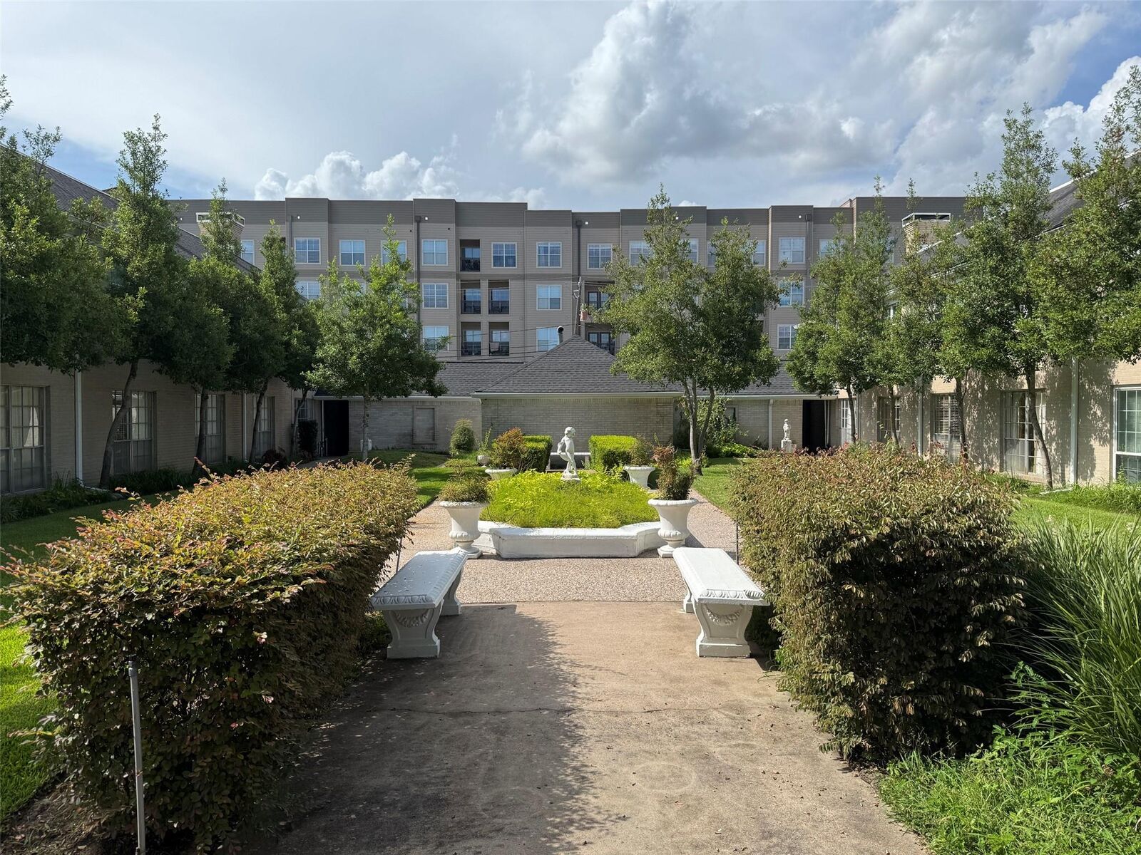 Property Photo:  2600 Bellefontaine Street A18  TX 77025 